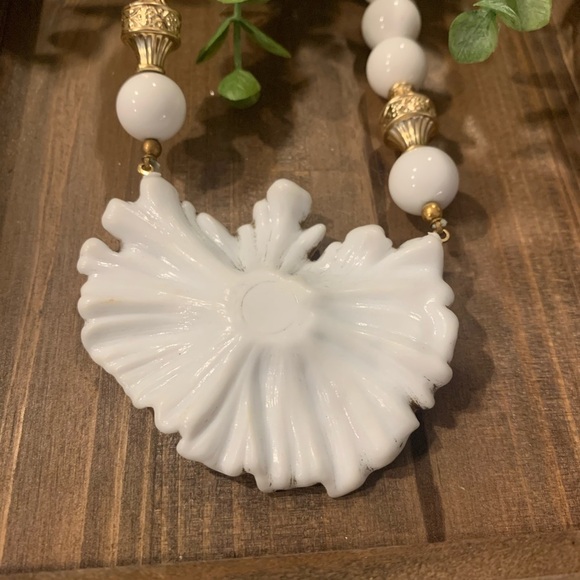 Vintage Floral Beaded Necklace - Picture 4 of 5